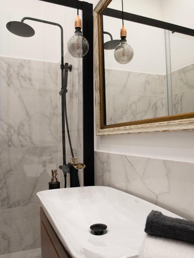 بودابست Luxury Apartment By Hi5 - Kalman Imre Suite المظهر الخارجي الصورة